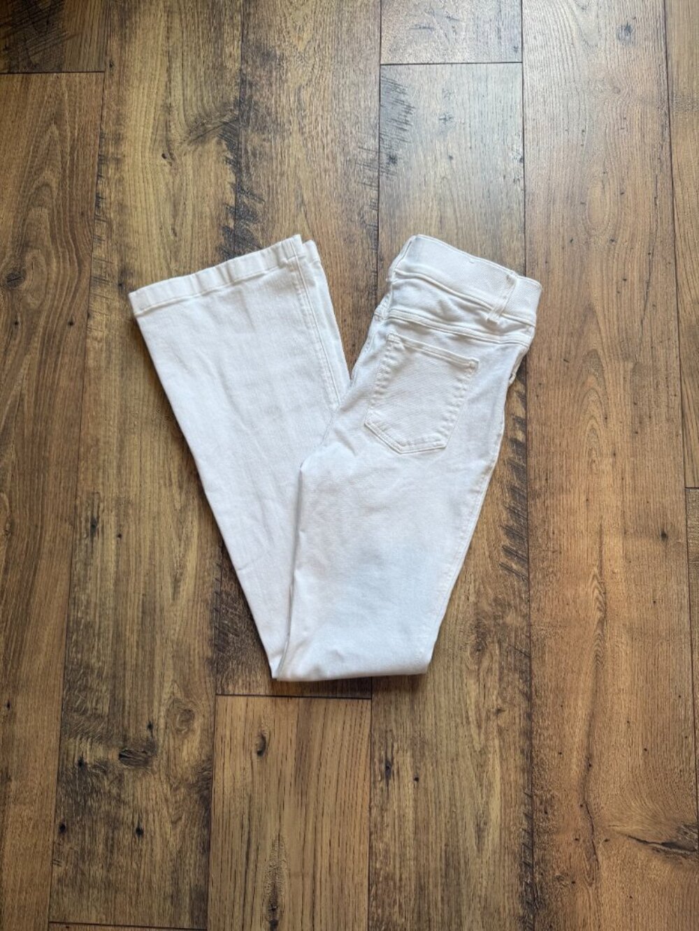 SPANX White Pull-On Flare Jeans – Size Small Petite